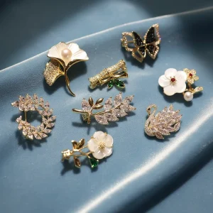Fashion Design Zircon Flower Brooches Crystal Brooch Clothes Accessories for Women Wedding Engagement