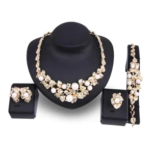 Fashion Jewelry Pearl Necklace Set High end Fashion Creative Diamond encrusted Necklace Earrings Bracelet