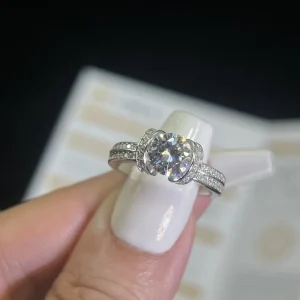 Fashion Moissanite Diamond Halo Vvs 1 Carat Ring 925 Sterling Silver Moissanite Infinity Ring for Women Wedding Engagement
