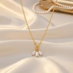 Fashion Necklaces Custom Classic Pendant Gold Plated Stainless Steel Chain Cluster Freshwater Pearls Necklace Jewelry for Women