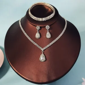 Fashion New Sparkling Crystal Jewelry Set Claw Chain Soldered Necklace Earrings Bracelet 3 Piece Set for Daily Wear Dances Party