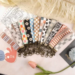 Fashion Retro Flower Geometric Pattern Pendants Clothing Pendants Car Keychains