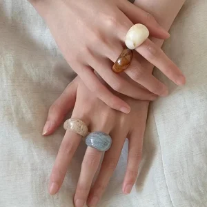 Fashion Ring Women Light Luxury Retro Advanced Resin Artistic Ring Accessories Fashion Jewelry Gifts
