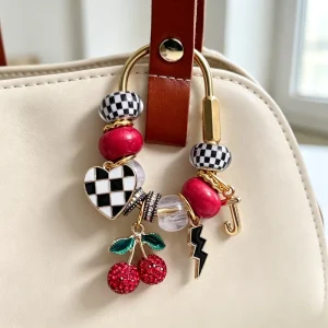 Fashion U Screw Clasp Heart Star Bag Charm Pendant Decorative Charms Women Fashion Purse Keychain Accessories