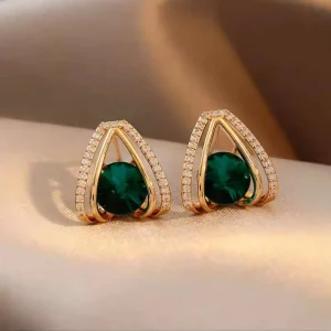 Fashion Versatile Geometric Crystal Encrusted Bezel Setting Zinc Alloy Gold Plated Heart Stud Earrings Trendy Stylish