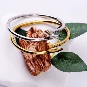 Fashion Women’s Titanium Steel Waterproof Fadeless Light Luxury Love Heart Shaped Nail Fashion Jewelry Bracelets Bangles