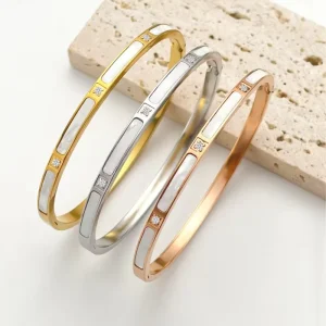Fashion designers new stainless steel gold plated womens bracelet that does not fade
