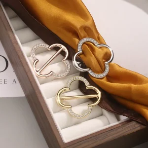 Fashionable Diamond Clover Scarf Buckle Muslim Shawl Accessories Simple Brooch for Both Men and Women