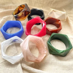 Fashionable Irregular Resin Bangles Bracelets Round Acrylic Bracelets Wide-Band Hexagonal Design Elegant Bracelet