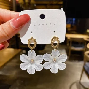 Fashionable Resin Flower Earrings Trendy White Flower Drop Earrings Sweet Simple Lovely Temperament Flower Earrings for Girls