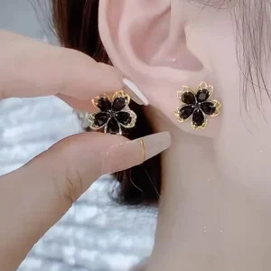 Fashionable Simple Temperament Light Luxury High End Flower Earrings Niche Design Earrings for Women