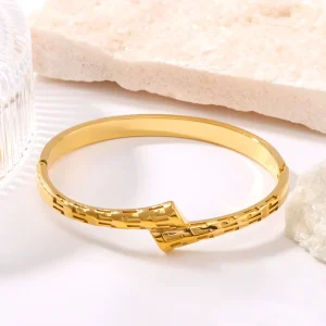 Fashionable Stainless Steel Geometric Textured 18K Vacuum Electroplated 18K Gold Trendy Bracelet, Suitable for Daily Wear