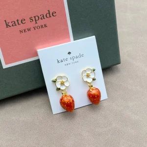 Fashionable Sweet Cute White Enamel Flower Zircon Strawberry shaped Fresh Elegant Earrings