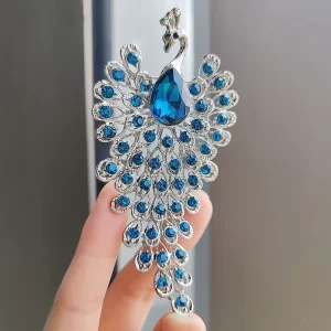 Fashionable and Atmospheric Peacock Brooch New Personality Vintage Brooches Women Diamond Clothing Accessories High End Jewelry