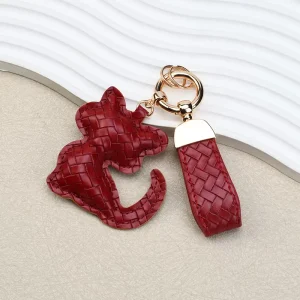 Fashionable and Cute Cat Pattern PU Leather Keychain with Woven Pattern High Quality Luxury Bag Decoration and Car Keychain