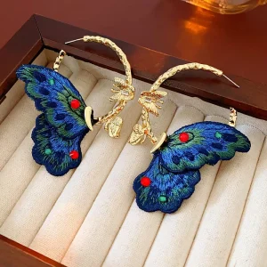 Fashionable and Personalized Butterfly Heart Earrings Light Luxury and High end Temperament Earrings for Women