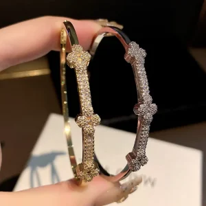 Fashionally Designed Micro set Four-leaf Clover Bracelet Retro Style Small Exclusive Accessory for Trendsetters Bangles