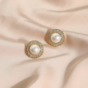 Female Luxury Fashion Stud Earrings Simple Pearl Design with Niche Cold Wind Styling