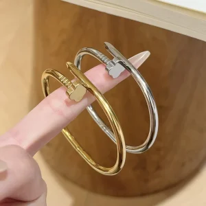 Four leaf Flower shaped Bracelet Personalized Clasp Bracelet Fashionable