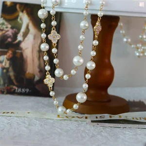 French Retro Long Four leaf Clover Pearl Sweater Chain a High end Light Luxury and Fashionable Vintage Necklace for Women