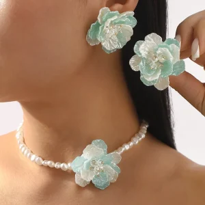French Style Retro Romantic Three Dimensional Camellia Imitation Pearl Clavicle Chain Necklace Fresh Sweet Elegant