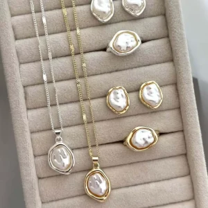 French Vintage Baroque Zinc Alloy Key Pattern Unisex Jewelry Sets Elegant Luxury Necklace Earring Matching Fashion