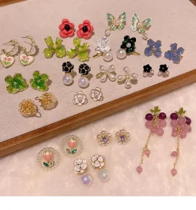 Fresh Fashionable Gold Plated Drop Earrings Trendy Zinc Alloy with Zircon Pearl Versatile Flower Design for Parties