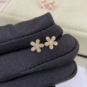 Full diamond Flower Stud Earrings Women’s Fashionable and Gentle Small Flower Ear Jewelry