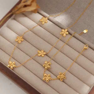 Gold Fresh Flower Necklace Sweet and Simple Plum Blossom Bracelet Necklace Set for Women
