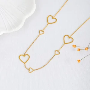 Gold Hollow Heart Titanium Steel Necklace for Women Elegant Commuter Luxury Sweet Fashion Jewelry Accessories