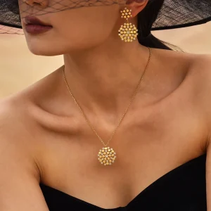 Gold Plated Cubic Zirconia Pendant Thin Yellow Snowflake Necklace with Gold Trendy Fashion Cute Gift Jewelry