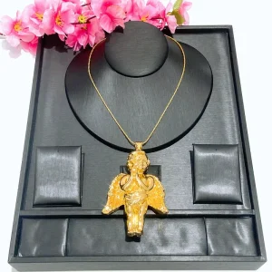 Gold Plated Palm Motif Round Pendant Necklace for Women Chic Party Daily Wear Stylish Accessory BK25028