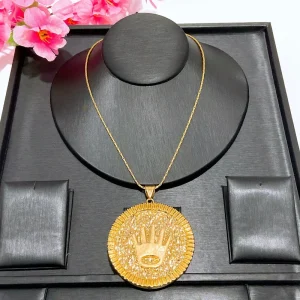 Gold Plated Palm Motif Round Pendant Necklace for Women Chic Party Daily Wear Stylish Accessory BK25029