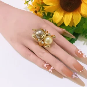 Gold Plated Two tone Pearl Crab Shaped Statement Ring Inlaid Rhinestone Cute Marine Style Adjustable Finger Ring Elegant Jewelry
