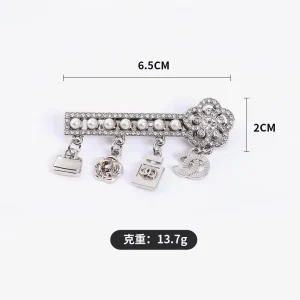 Gold Plated Zinc Alloy Crystal Rhinestone Stone Letter Brooch Unisex Pin Coat Suit Dress Wedding Party Accessories