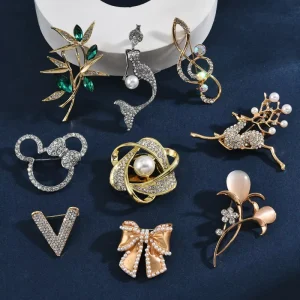 Gold Silver Jewelry Metal Brooches for Clothes Fashion Brooch Classic Style Pearl Rhinestone Flower Pearl Brooch Pins