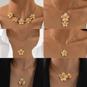 HL Fashionable Metal Pleated Flower Pendant Necklace Retro High End Temperament Petal Collarbone Chain