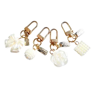 High Quality Charm Metal Key Chains Fashionable Pearl Keychain for Other Keychains