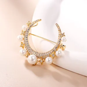 High Quality Custom Fashion Jewelry CC Shape Brooch Pin Women’s Alloy Pearl Zircon Brooches for Weddings Children’s Direct