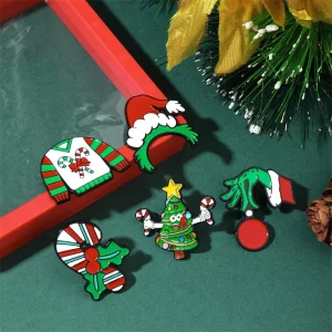 High Quality Customizable Enamel Reindeer Christmas Brooch for Fashion Metal Soft Enamel