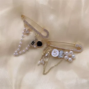 High end Ins style Brooch Personalized and Versatile Brooch Pin Pearl Rhinestone Sweater Cornice Women’s Accessory