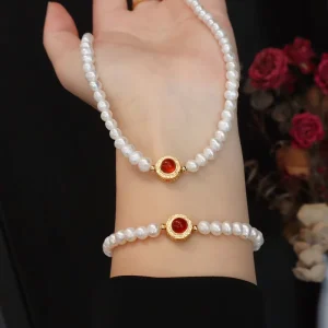 High end Natural Freshwater Pearl Necklace Women’s French Light Luxury Beads Chain Niche Fashion Sweater Chain Gift