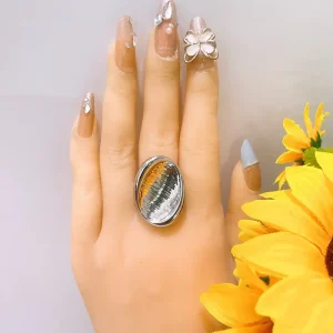 Hollow Large Alloy Ring Gold Plated Smooth Fashion Ring