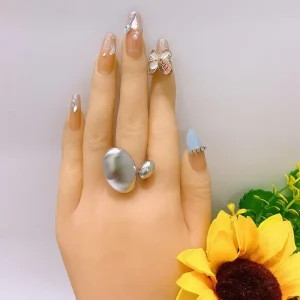 Hollow Large Alloy Ring Gold Plated Smooth Fashion Ring