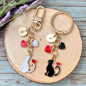 Hot Selling Couple Key Ring Cat & Hearts Initial Charm Enamel Gold Key Chain Animal Backpack Purse Key Chain Charm Gift for Her