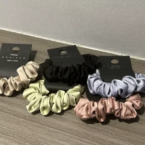 Hot Selling Simple Solid Color Hair Circles High Quality Girl Hair Scrunchies for Daily Wear Ponytail Bun Hair Accessory