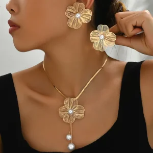 Hot-selling Alloy Three Pieces Flower Charm Jewelry Sets Gold Plated High Quality Fashion Party Pearl Necklace for Women