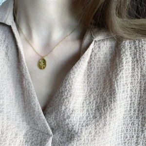 INS Minimalist Cool toned Rose floral Oval Pendant Necklace for Women trendy Internet famous Collarbone Chain Short Necklace