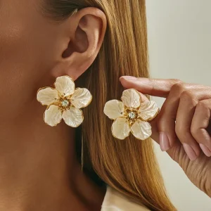 Imitated Pearl Five leaves Petal Flower Earrings for Women Trendy Ladies Stud Earrings Accessories Fashion Female Jewelry