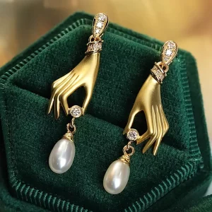 Ireland Statement Earring High Grade Korean Women Pearl Fashion Jewelry Hand Heart Gold Plated Vintage Post for Party